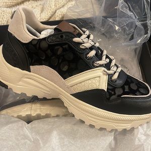 NWT COACH C143 Mesh runner size 6.5 🖤